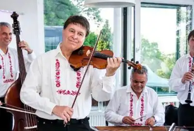 Cimbálová muzika Jaroslava Čecha Cimbálová muzika Jaroslava Čecha