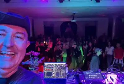 Večer Radia 1: DJ Douglas Arellanes Večer Radia 1: DJ Douglas Arellanes