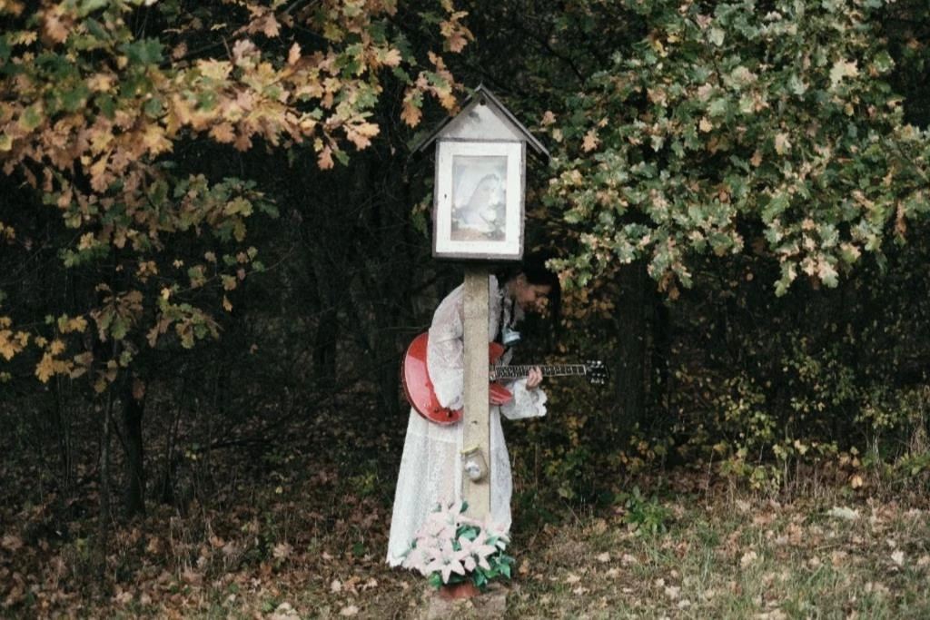 Vanda Kavková: Pod peřím