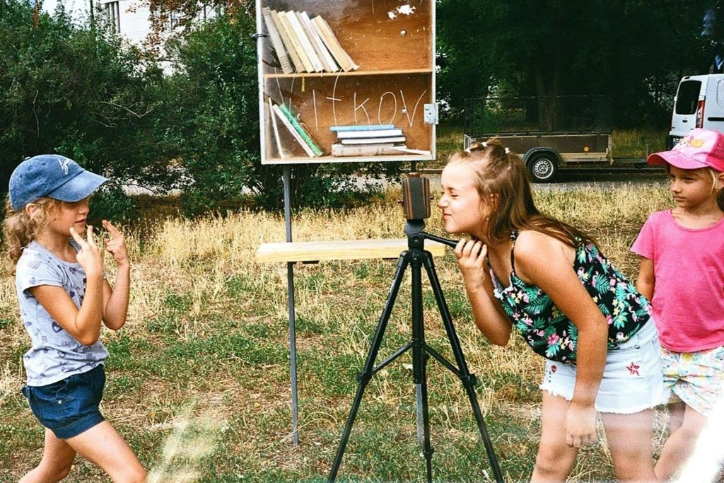 Free Cinema uvádí: Fotografický workshop s knížkou Malí fotografové